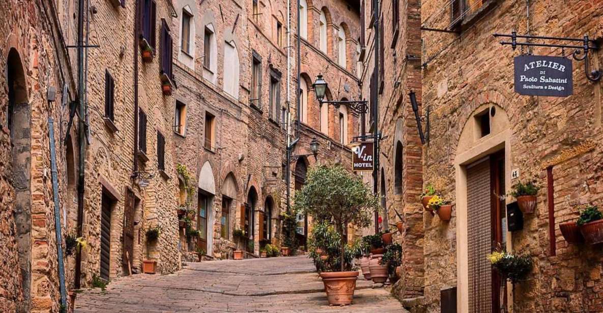 From Florence: PRIVATE Tour of San Gimignano and Volterra - San Gimignano: towers, Duomo square, and Piazza della Cisterna