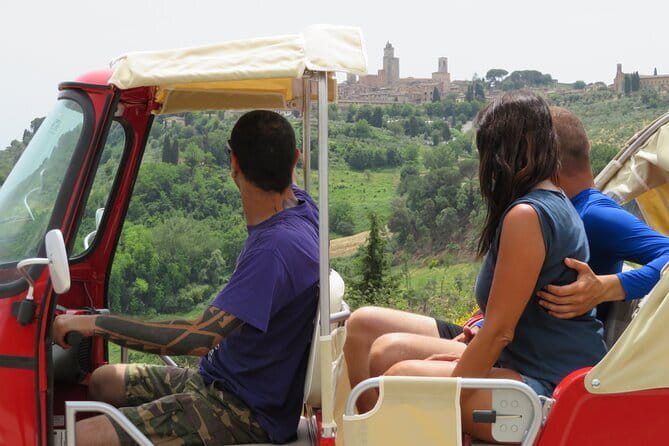 From Florence:Tuscany Tuk Tuk with Lunch, Wine & San Gimignano - Morning start in Florence: where you meet and what you’re really doing