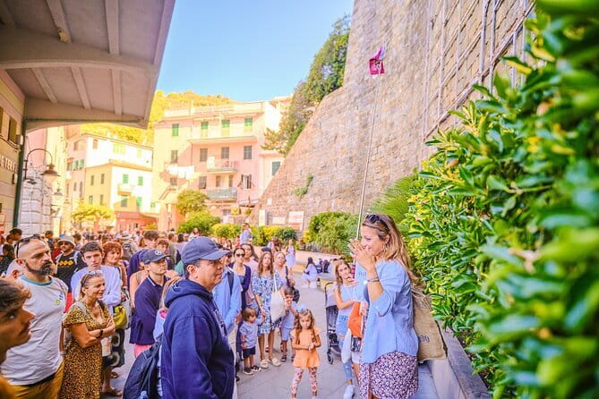 Full-Day Small-Group Cinque Terre Tour from Florence - Manarola: Colorful Cliff Homes and Pools Where There’s No Sand