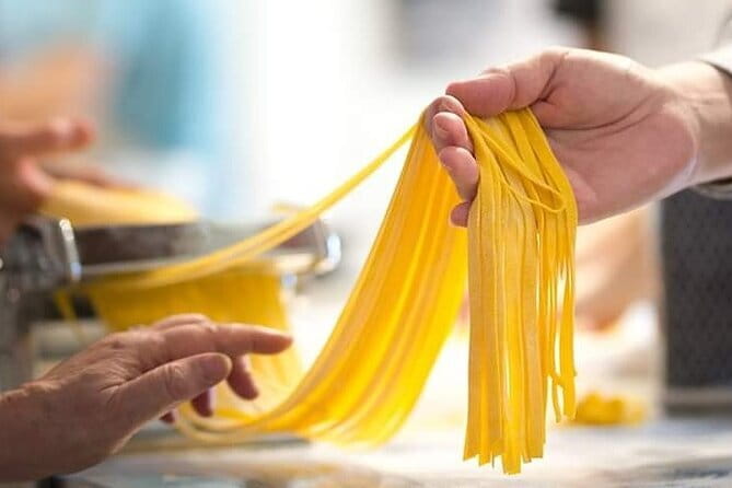 Hands on Deluxe Traditional 4-course dinner with fresh pasta - English instruction and practical hospitality