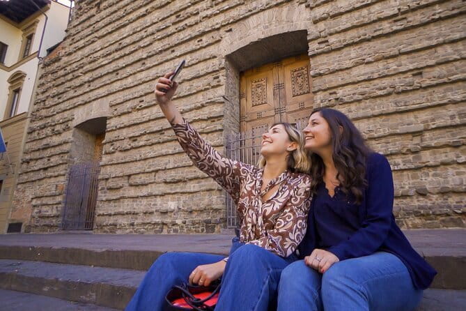 Heart of Florence Guided Walking Tour - Ponte Vecchio Finish: The View and the Jewelry Street Energy