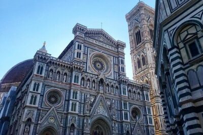 Highlights of Florence and Uffizi Gallery: Iconic Art & City Tour - Private guide meets art icons at Piazzale degli Uffizi