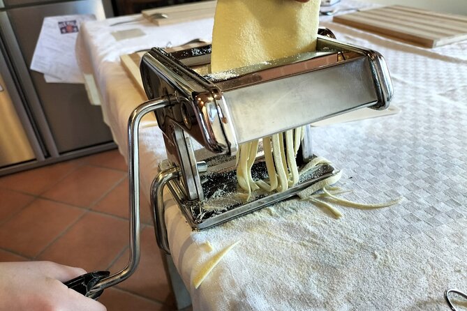 Homemade Pasta Class and Lunch in the Heart of Chianti - Garden Lunch with Chianti Wine: How the Meal Flows