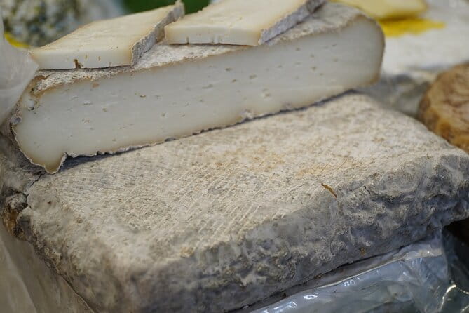 Journey through Italian Cheese - The wine lesson: how to read Italian designations like a local