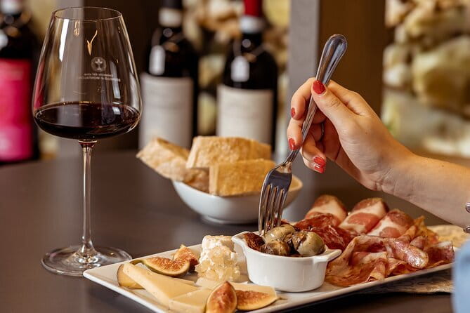 Lands of Brunello wine Pienza and Montalcino with Gourmet Lunch - Palazzo Comunale di Pienza: a town hall stop that may cost you extra