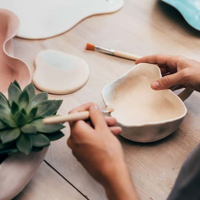 Leather and Passion: A Tour of Florentine Craftsmanship - Starting at a modern art gallery: Fontana and De Chirico set the tone