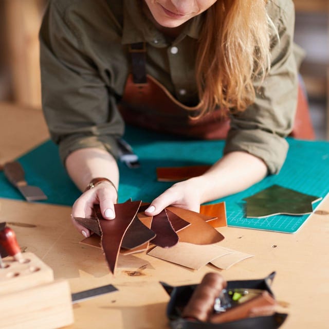 Leather and Passion: A Tour of Florentine Craftsmanship - The painter’s studio stop: art thinking in a real workspace