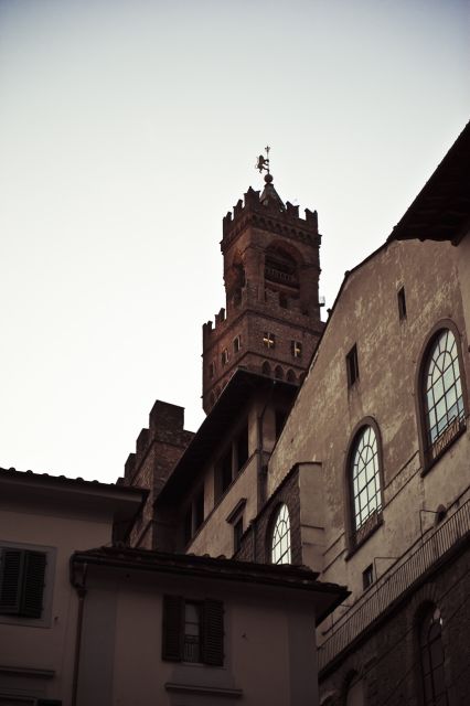 Legends of Florence: Exclusive Walking Tour by night - Ponte Vecchio to Uffizi Views: Iconic Stops, Different Mood
