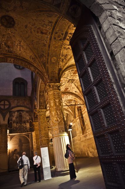 Legends of Florence: Exclusive Walking Tour by night - The 2-Hour Walking Plan: How the Route Stays Manageable