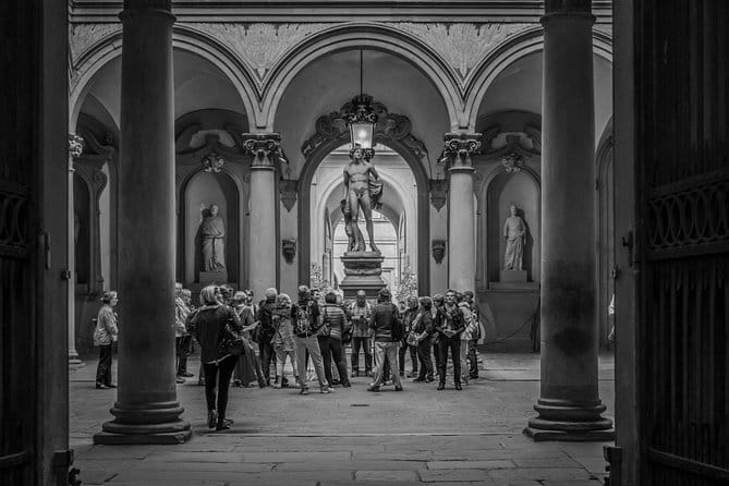 Medici family -Guided city walking Tour - First stop: the Medici residences and why “where” matters