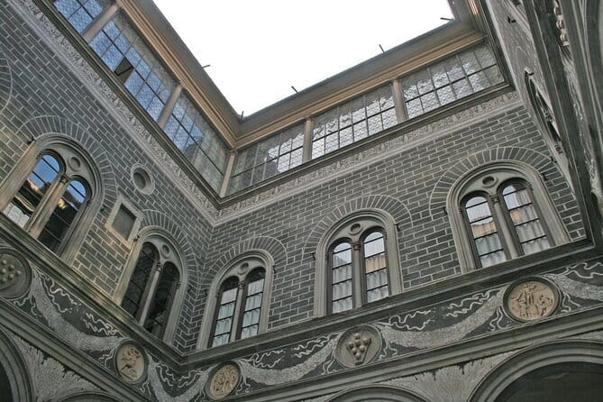 Medici Tour in Florence - Via Cavour start: how to make the meeting point painless