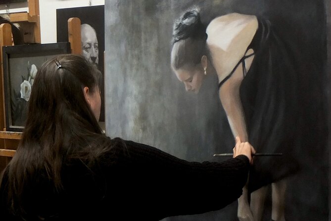 Oil Painting Class in Florence - Chiaroscuro and edge control: making light feel like it’s there