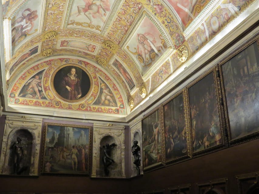 Palazzo Vecchio Secret Passages Tour & Lunch or "Gelato" - Enter through via dei Gondi and start at the right ticket spot