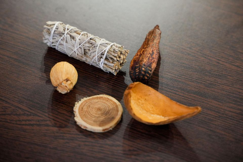 Perfume Creating Workshop in the city center - Blending with luxury raw materials: top, heart, base in plain terms