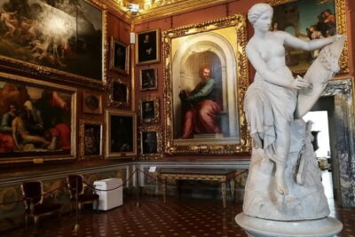 Pitti Palace, Palatina Gallery and the Medici: Arts and Power in Florence. - Timed Entry and Earsets: Comfort in a Big Palace