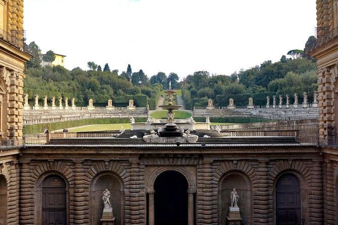 Pitti Palace - Private Tour At Galleria Palatina Incl. Tkts To Boboli Gardens - Galleria Palatina, explained like you’re standing in the story