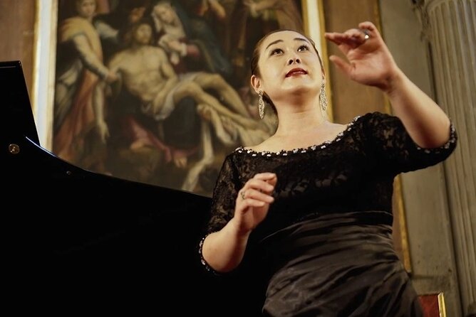 Pizza Dinner and Italian Opera Arias Concert in Florence - Who should book this pizza and opera evening?
