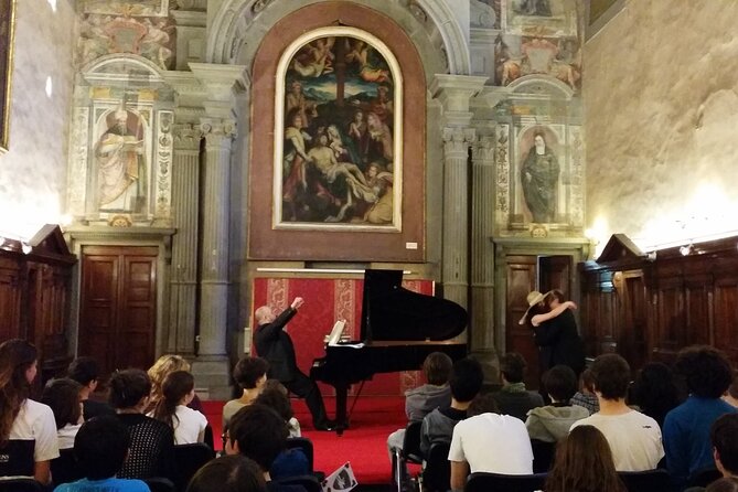 Pizza Dinner and Italian Opera Arias Concert in Florence - Stop 2: Santa Monaca Church and the aria concert atmosphere
