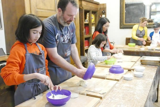 Pizza & Gelato Making Class in Oltrarno with Eating Europe - Prosecco toast and the meal you actually cook