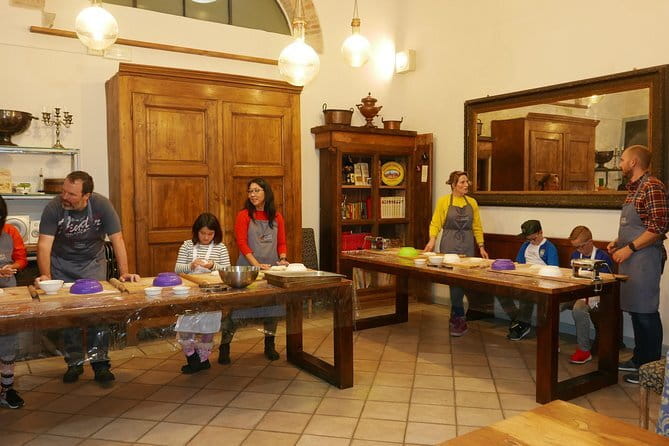 Pizza & Gelato Making Class in Oltrarno with Eating Europe - Gelato (and/or fruity sorbet): learning technique in a small space