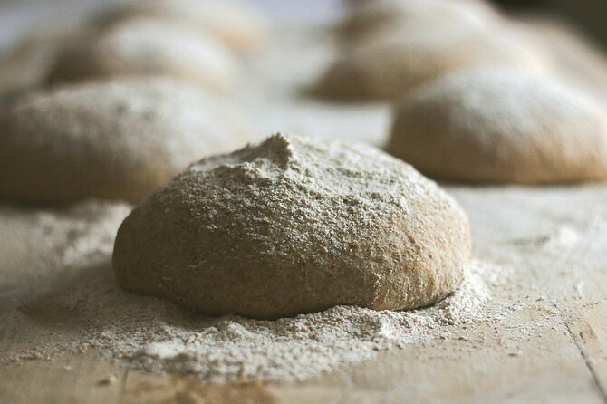 Pizza Making Private Class with Wine Tasting - Key things you’ll notice right away