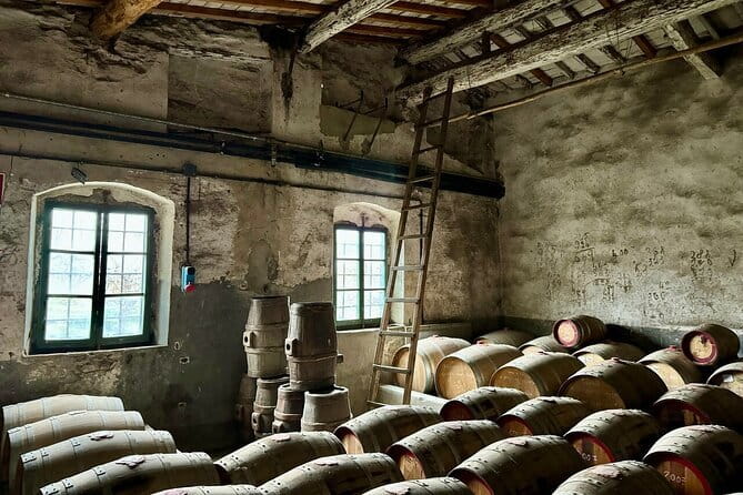 Private Chianti Safari: Off Road Tuscany Wine Tour with Lunch from Florence - Stop 3: Poggio Torselli’s 600-year villa story and the final tasting with cheese