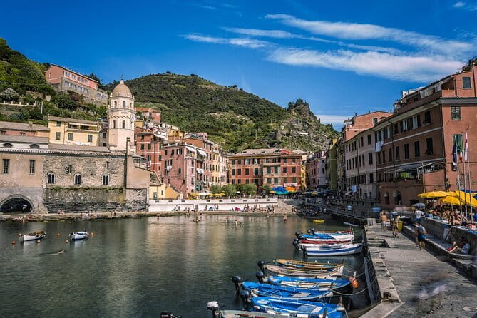 Private Day Trip to Cinque Terre and Pisa from Florence - Riomaggiore and Manarola: quick arrivals with big photo impact