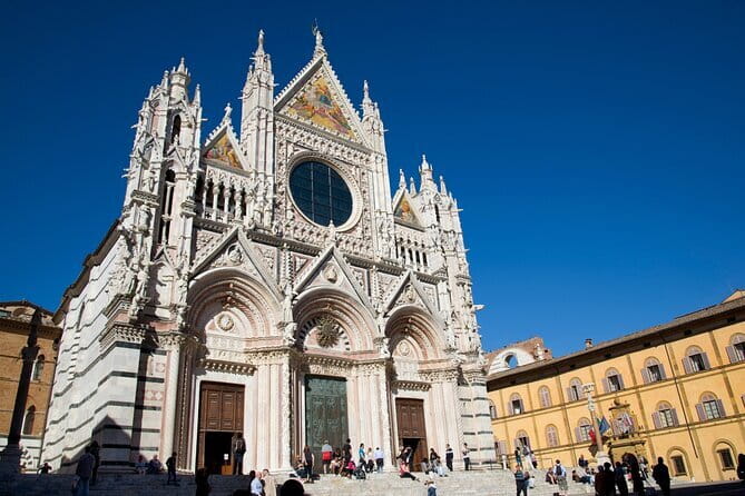 Private day trip to Siena, San Gimignano, Chianti and Pisa, from Florence - Siena’s Piazza del Campo and the Gothic Duomo: your best stop for wandering