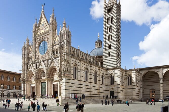 Private day trip to Siena, San Gimignano, Chianti and Pisa, from Florence - Setting off from Florence: private pickup, Wi-Fi, and real comfort
