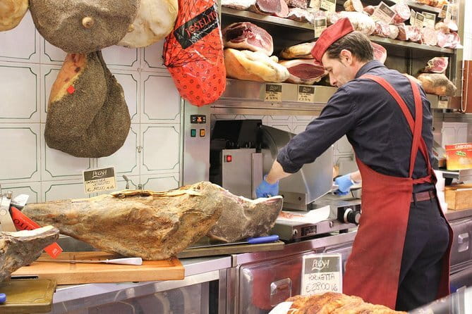 Private Florence Market Tour and Pasta Making Class with Cinzia - Meeting at Loggia del Bigallo: what the first hour feels like