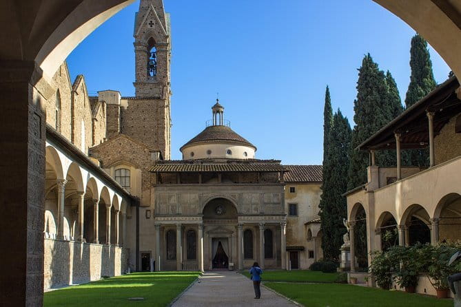 Private Guided Visit Florence's Santa Croce Basilica and Ancient Leather School - Entering Santa Croce: polychrome façade, Gothic space, and 700 years of meaning