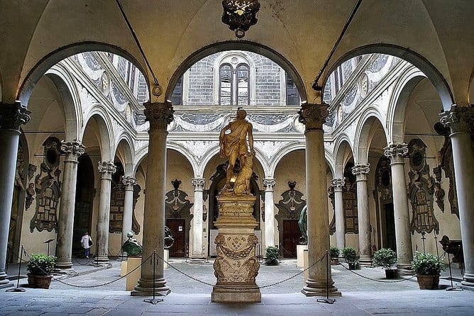 Private Medici Walking Tour – Discover Florence’s Royal Past - Palazzo Pitti: connecting Medici power to a later residence