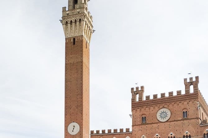Private Minivan Tour to Siena and San Gimignano from Florence - 9am pickup and the ride into Siena: how the day is paced
