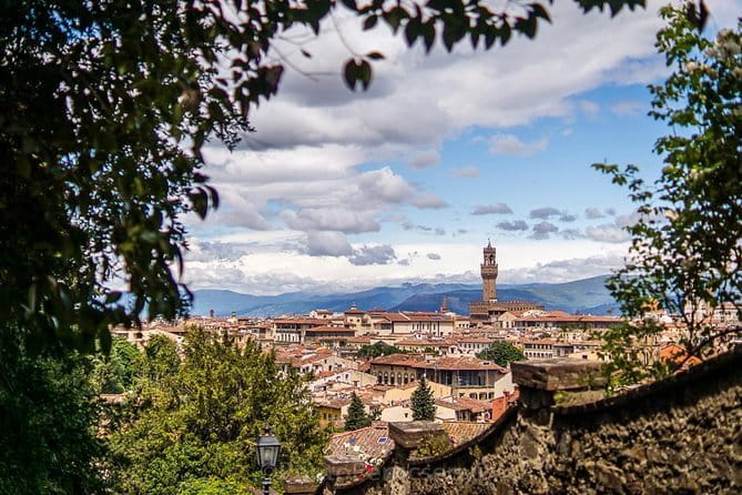 Private Photo Tour in Florence with a Professional Photographer - Stop-by-Stop: Piazza della Repubblica, Ponte Vecchio, Piazza della Signoria, Duomo Area