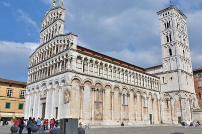 Private Pisa & Lucca Day Tour from Florence - Pisa in 1 hour: seeing the square without feeling rushed