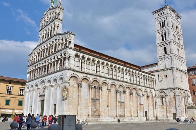 Private Pisa & Lucca Day Tour from Florence - Pisa in 1 hour: seeing the square without feeling rushed