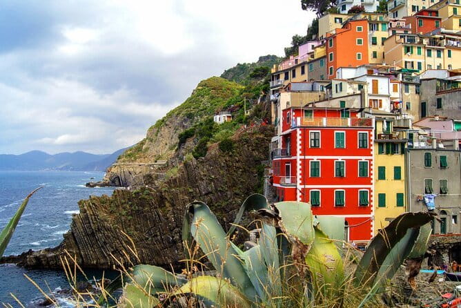 Private Tour from Florence Cinque Terre with Tower of Pisa - Vernazza: the fairy-tale bay stop with real time for food