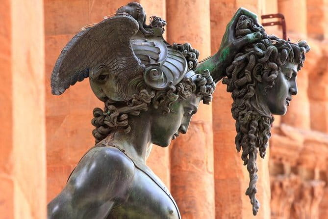 Private Tour of the Dark Heart of Florence at Sunset - The guide role: what makes the “dark history” land