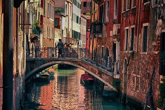 Private Transfer from Florence to Venice with 2 hours for sightseeing - Choosing Ferrara, Bologna, or Pomposa Abbey for the Right Kind of Break