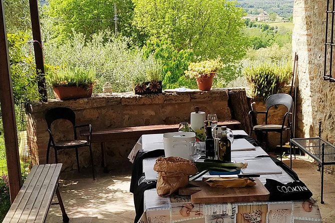 Private Tuscan Cooking Class And Wine Tasting in Radda in Chianti - A home-style Tuscan class in Radda, not a factory kitchen