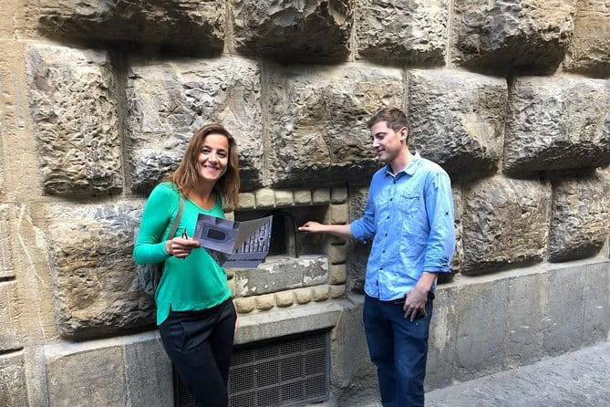 Riding discovering the wine windows - Piazza Del Duomo: start big, then switch your brain to details