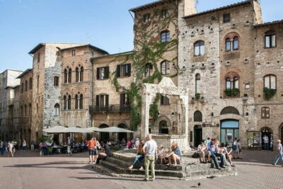 San Gimignano and Chianti Classico Wine and Food PRIVATE TOUR from Florence - Stop One on the Chiantigiana: food, Sangiovese toasting, and classic tastings