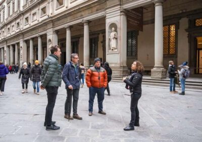 Semi Private Uffizi Gallery Guided Tour in Florence - Meeting at the Leonardo da Vinci statue: small logistics, big payoff