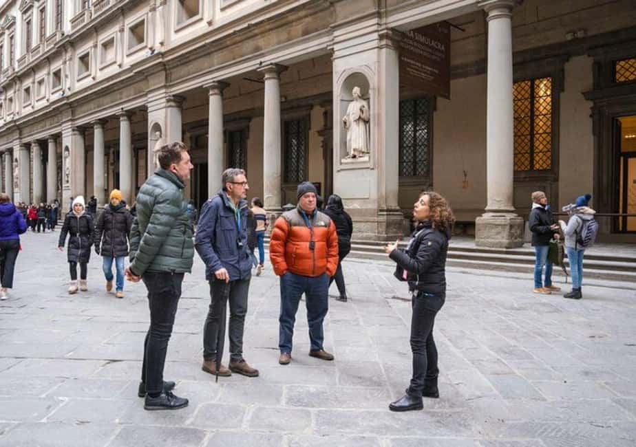 Semi Private Uffizi Gallery Guided Tour in Florence - Meeting at the Leonardo da Vinci statue: small logistics, big payoff