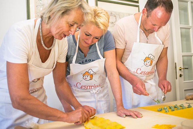 Share Your Pasta Love in a Local’s Home in Florence - The meal part: eating your pasta with aperitivo energy and local wine