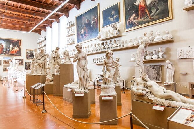 Skip The Line Accademia Gallery Tickets - Finding your meeting point in Florence without wasting time