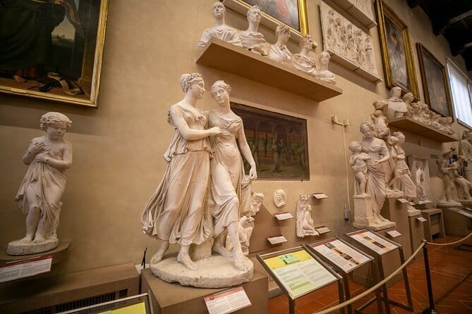 Skip-the-line Michelangelo's David & Florence Highlights Tour - Ponte Vecchio and the Porcellino market: old bridge, big story