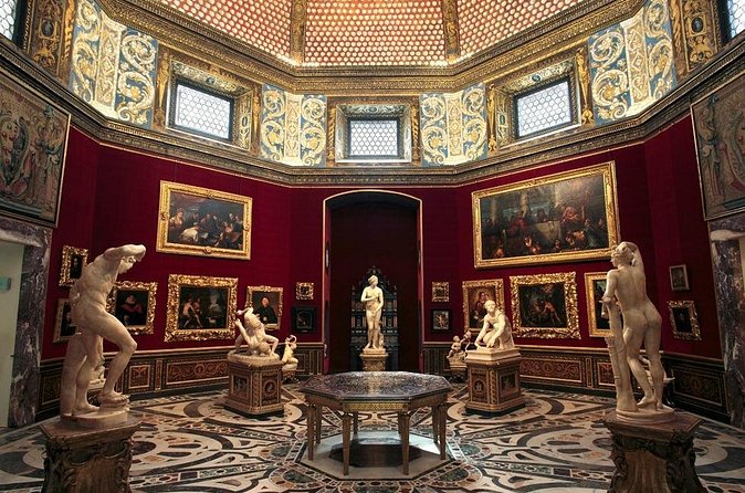 Skip the line Uffizi and Accademia private guided tour - Who this tour fits best