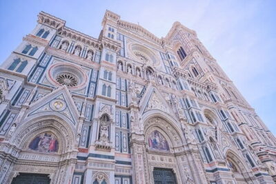Small Group Florence Cathedral Guided Tour with Priority Access - Finding your group under Piazza del Duomo’s huge shadow