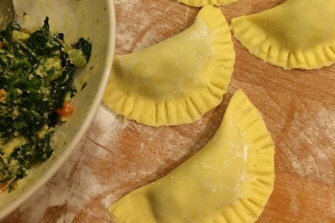Small group PURO Vegan pasta and bruschette Class in Florence - The 2.5-hour flow: bruschette, aperitivo, then three pastas
